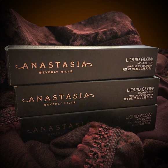 Luminizer-Highlighter, Liquid Glow - Picture 3 of 3